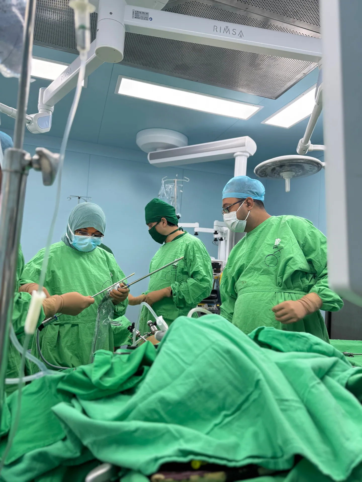 Dr. Murshidul Arefin with laparoscopic team in operation theater