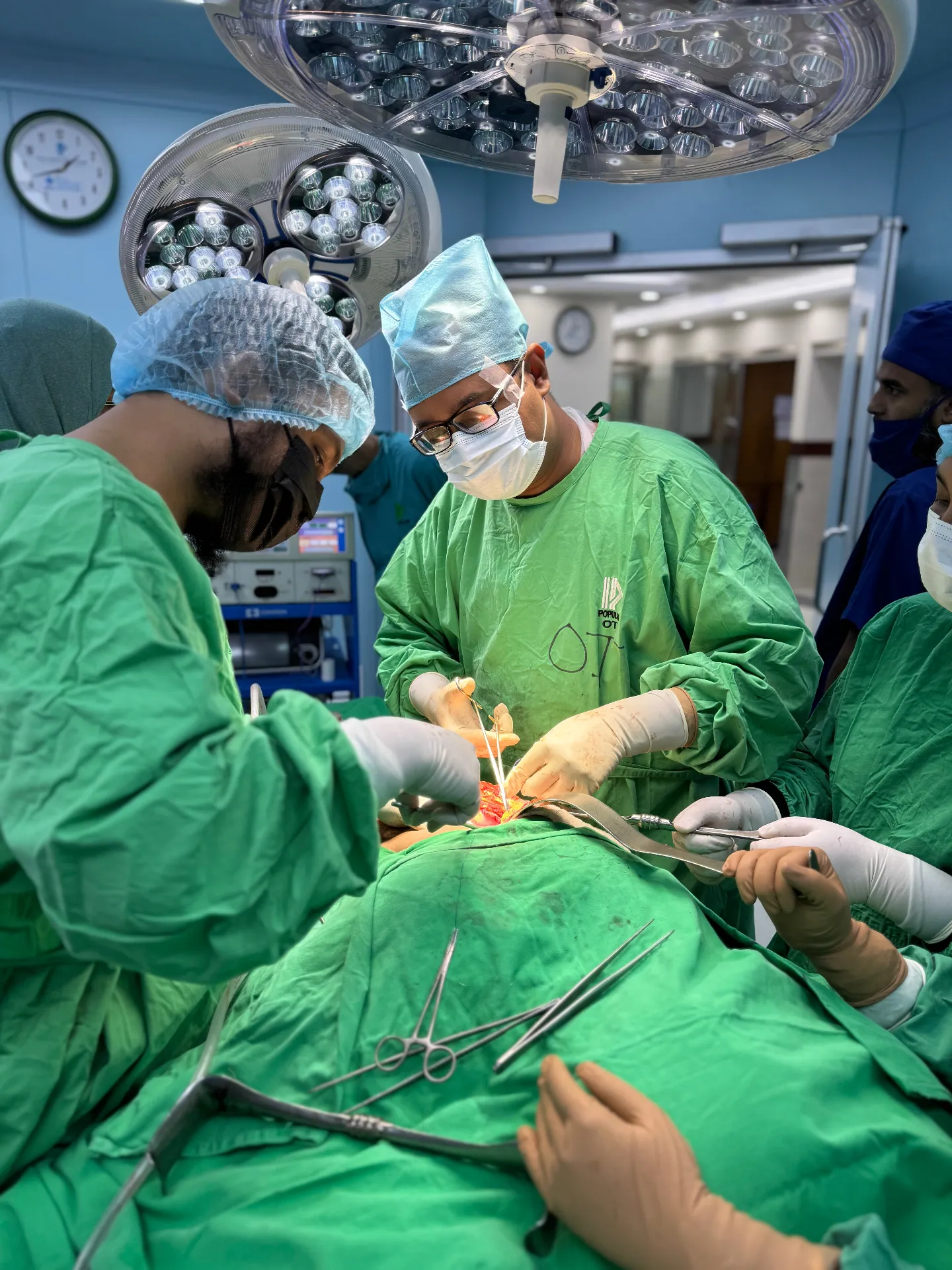 Dr. Murshidul Arefin surgical team gallbladder operation at Popular Medical