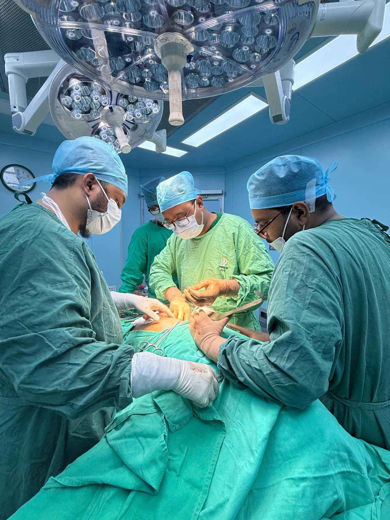 Gallbladder surgery team at Popular Medical College Hospital